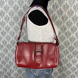 Wilson’s Leather Size Medium (M) Elegant Red Leather Shoulder Bag with Buckle De
